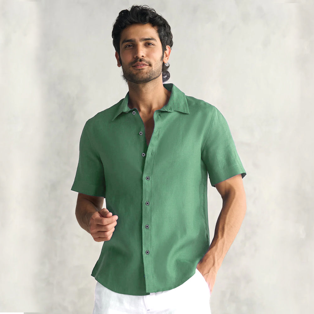 MEN'S GREEN SOLID HALF SLEEVES REGULAR FIT COTTON SHIRT