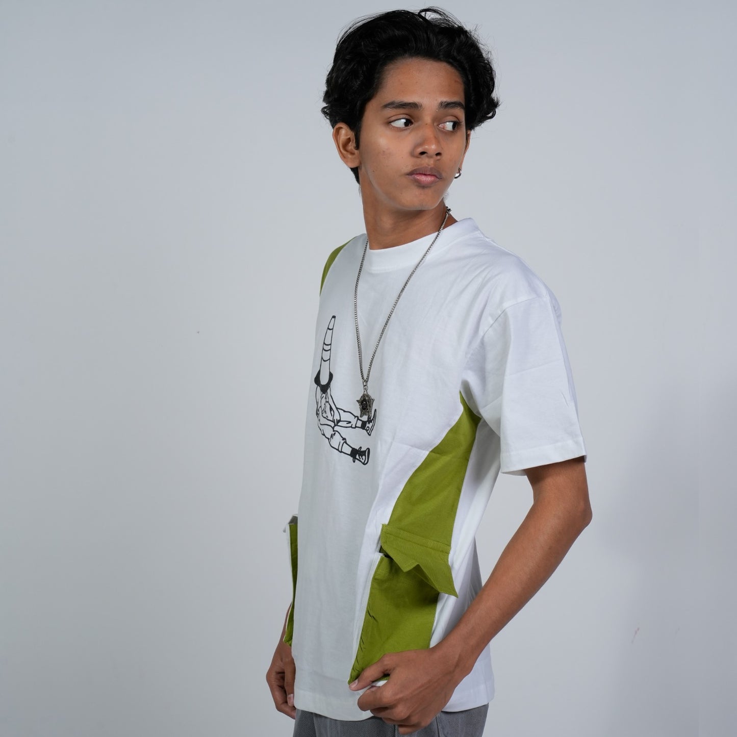 SONIBROS "Effortless Cool: Oversize Pocket Lite Green Design T-Shirt for Casual Chic Comfort"